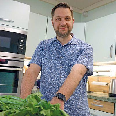 Pierre Hänsel in der Lernküche im Standort Gorbitz